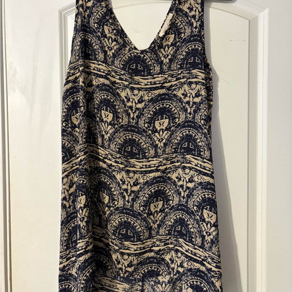 Sleeveless Navy and Cream Printed V-Neck High-Low Top